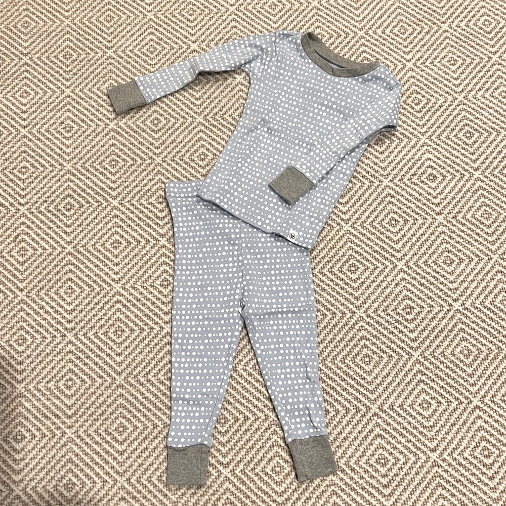 Honest company- pajama set. 12-18 months